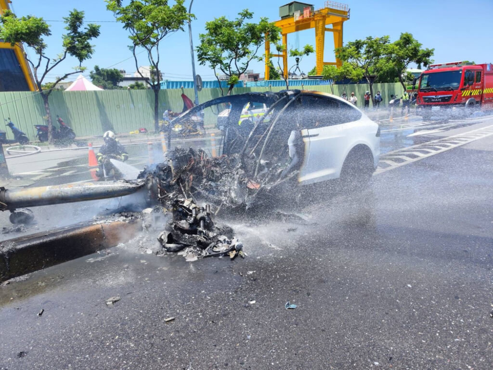 車禍電池未爆燃，林志穎得以逃出生天，家屬：百萬感謝援助者